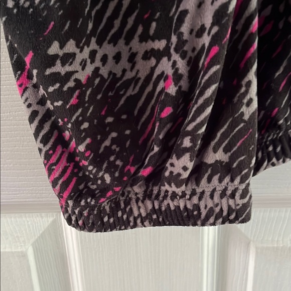 Simply Vera Vera Wang Black and Pink Velour Pajama Set Size L - Picture 3 of 4